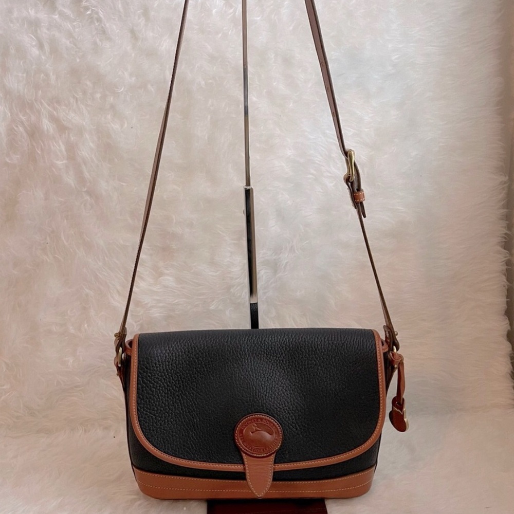 🥲SOLD🥲. Vintage Dooney & Bourke East West Shoulder Bag
